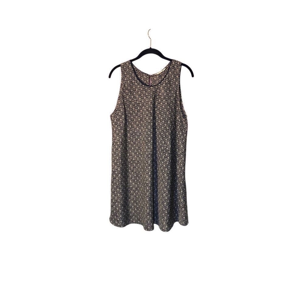 Jolie women’s black and cream, light weight tank, dress size medium
